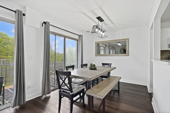 Building Photo - 7050 Newport Dr