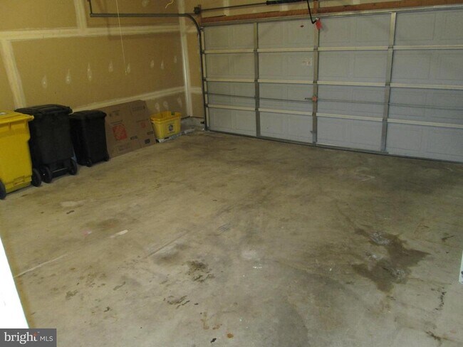 Building Photo - 1300 Treasure Dr