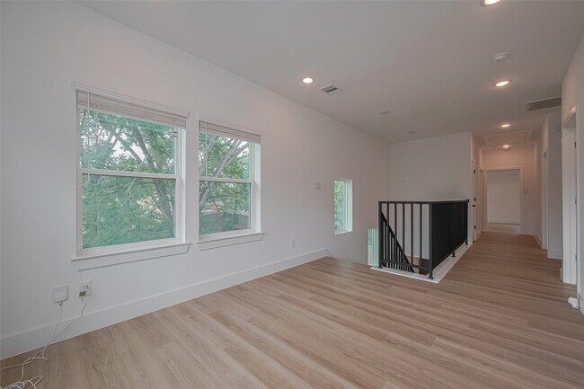 Building Photo - 2532 Wall St