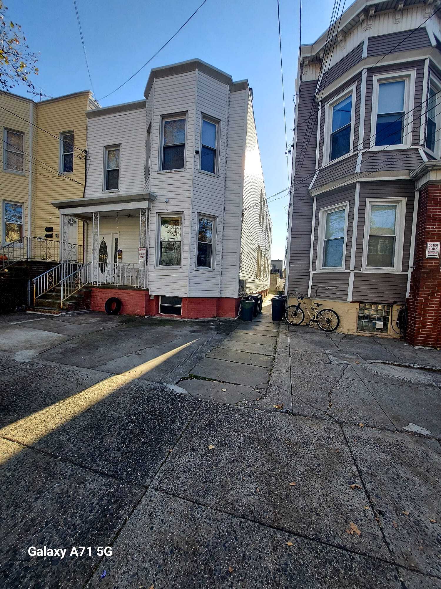 Building Photo - 253 Bowers St