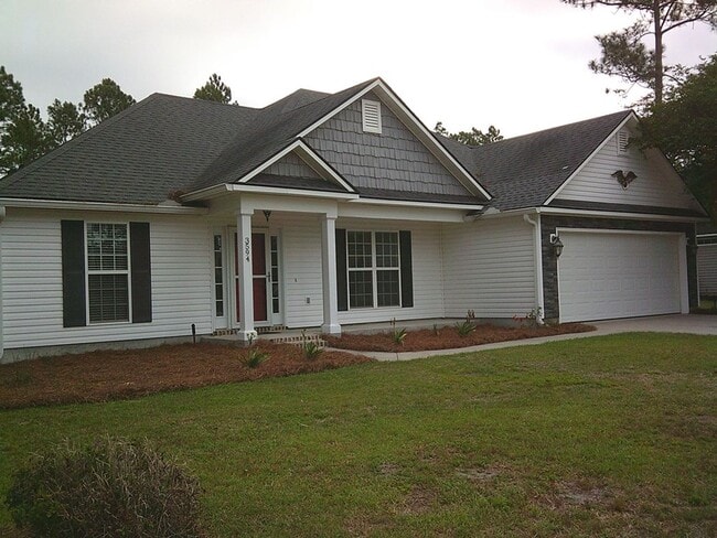 Building Photo - Spacious 3BR Home with Screened Porch, Fenced Backyard & Wired Shop in North Valdosta