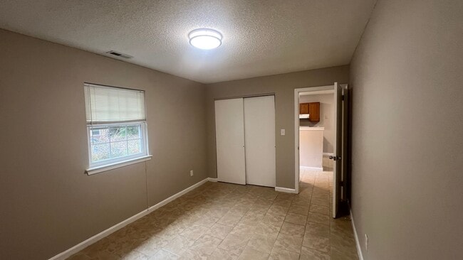 Building Photo - Garner! Great Cul-De-Sac Location! 2 BR, 2...