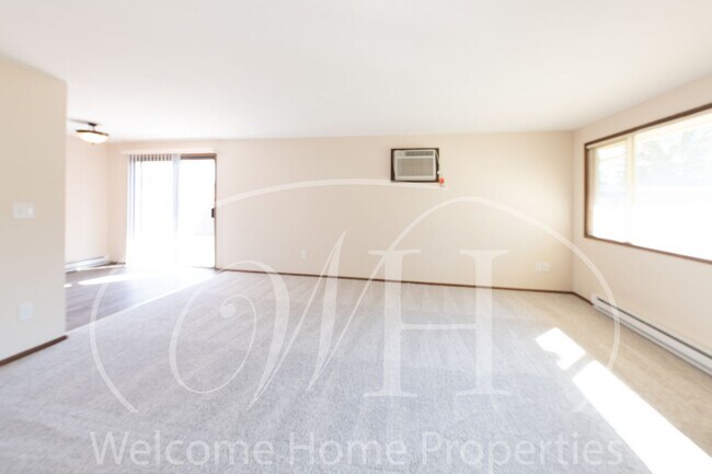 Building Photo - Updated 2 Bedroom Home in Quiet Neighborhood