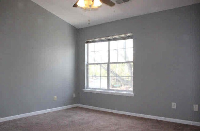 Building Photo - 8259 Golf Ridge Dr