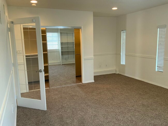 Building Photo - 6116 Cloudcroft Rd NW