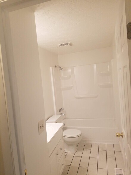 Building Photo - 2737 Overdale Dr