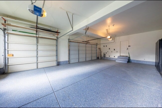 Building Photo - 868 Braddock Lane