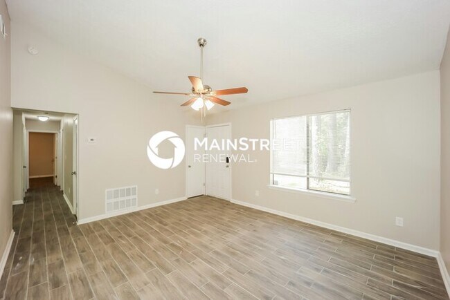 Building Photo - 3 Bedroom Pet-Friendly Home in Riverdale, GA with Main Street Renewal