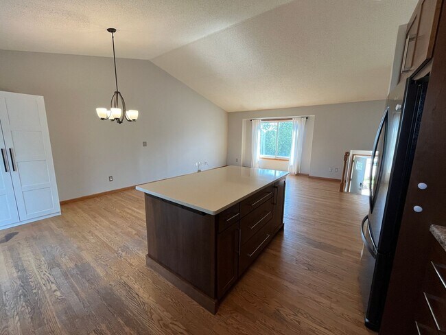 Building Photo - Beautifully Updated 4-Bed Home in Prime NW...