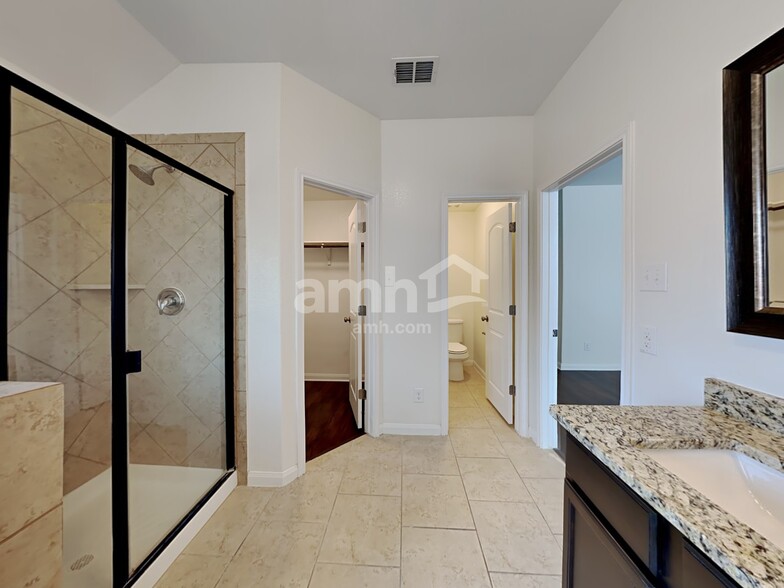 Building Photo - 7913 Oxbow Way