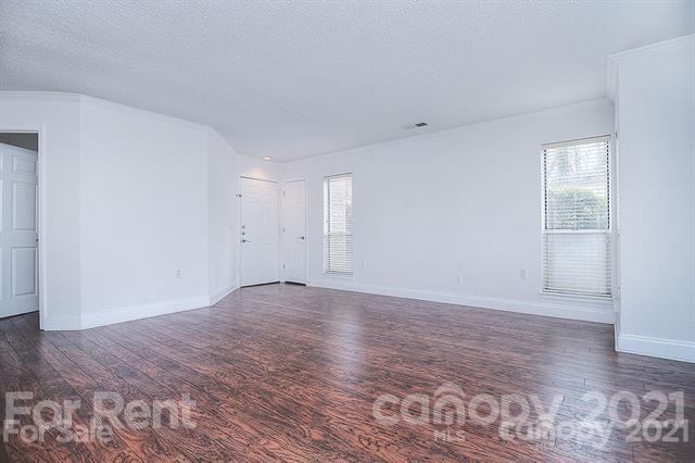 Building Photo - 2500 Cranbrook Ln