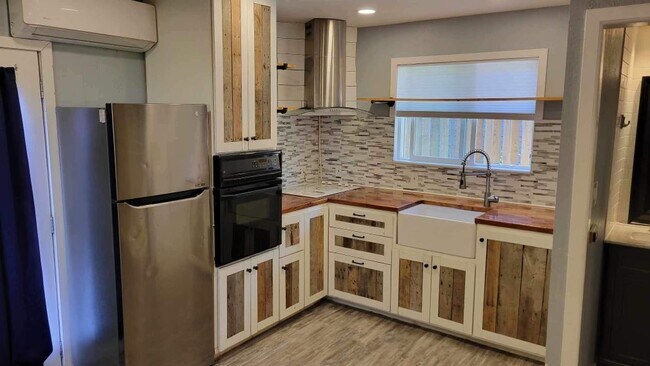 Building Photo - 2018 King Ct
