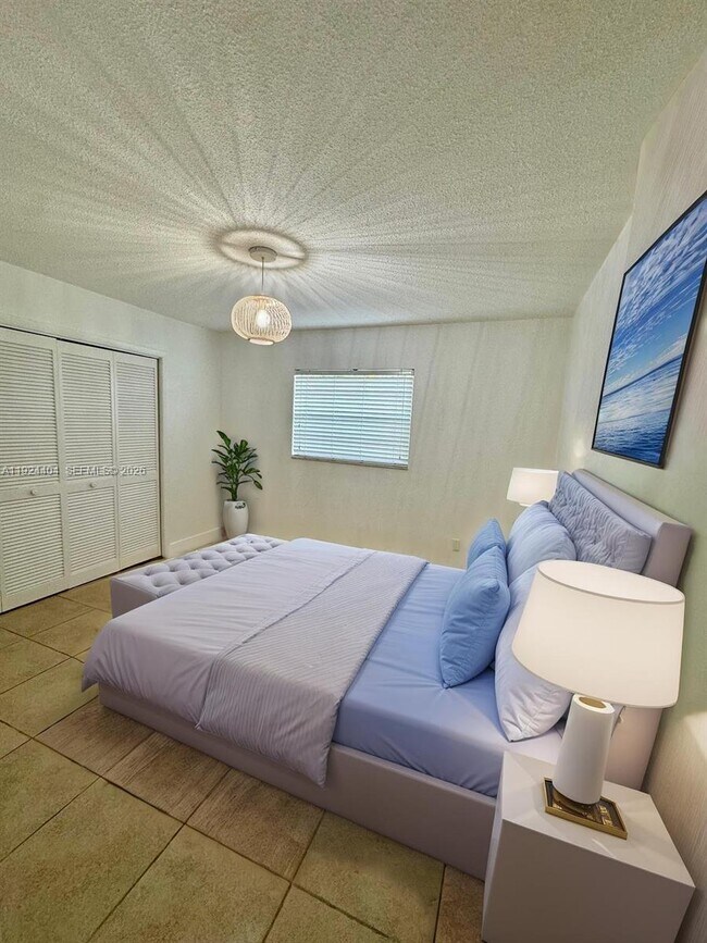 Building Photo - 2911 SW 98th Ave