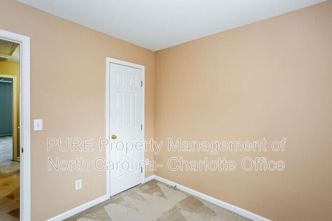 Building Photo - 18040 Delmas Dr