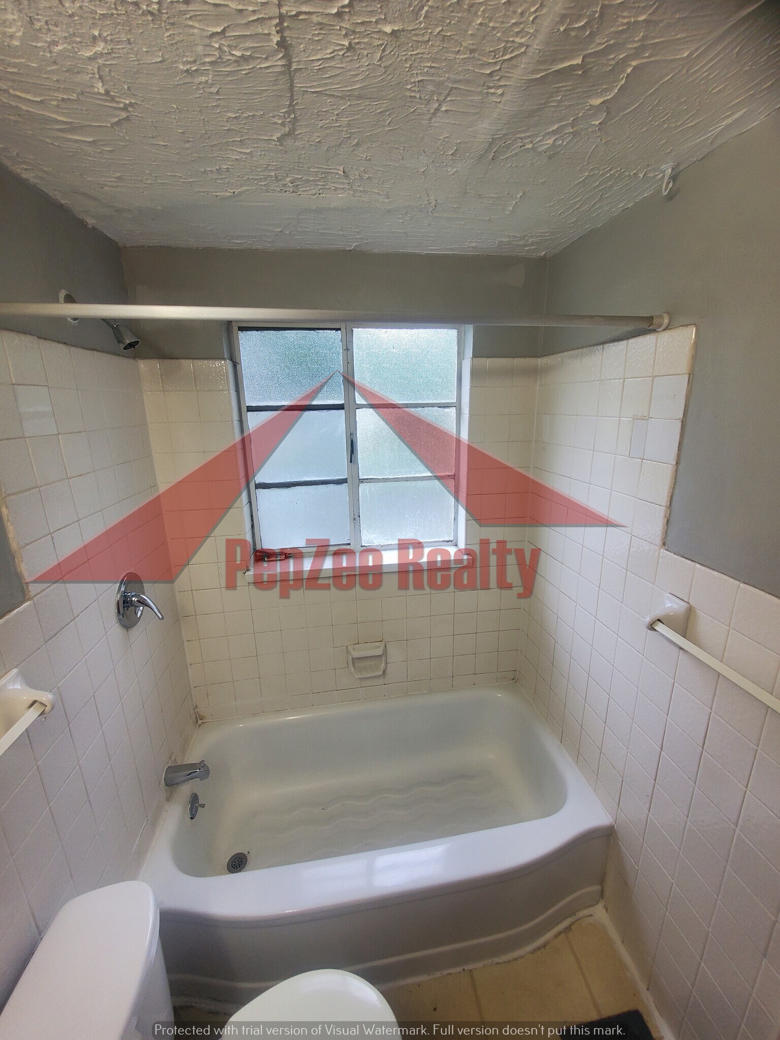 Shower/Bath - 203 Ryburn Ave