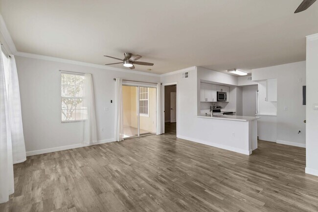 Building Photo - Newly updated 2 Bed / 2 Bath condo availab...