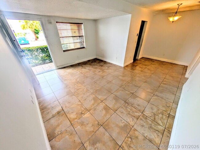 Building Photo - 680 Miller Dr
