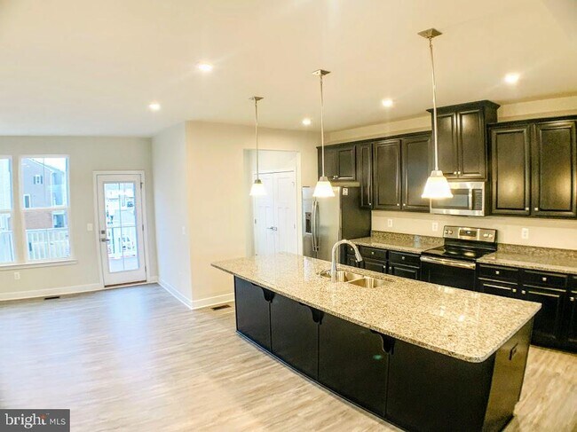 Building Photo - 11380 Willow Green Cir