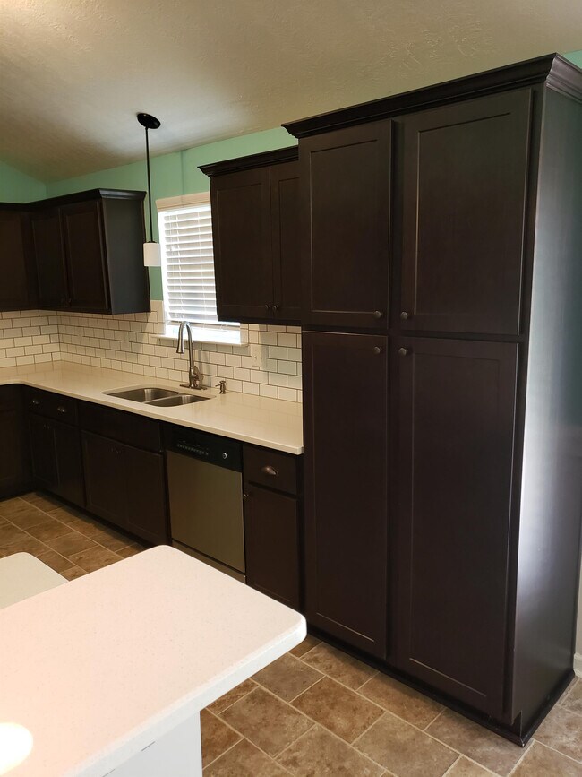 Building Photo - 3237 Alexandria Dr