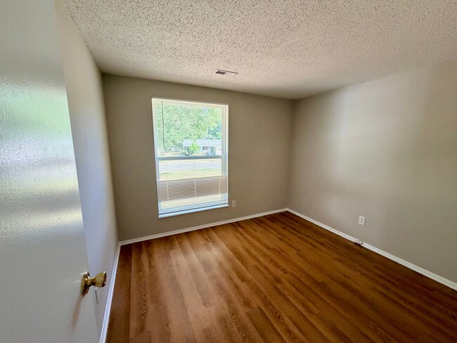 Building Photo - Large Lot; Fenced Backyard; No HOA