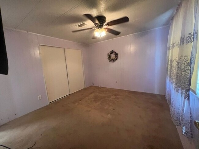 Building Photo - 4 Bedroom doublewide with Garage/Workshop ...