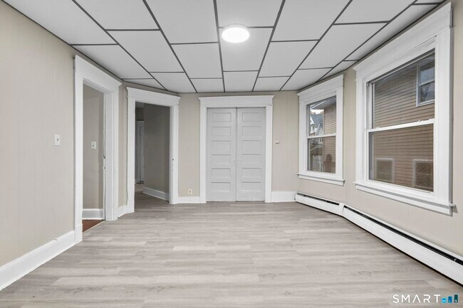 Building Photo - 37 Plaza Ave