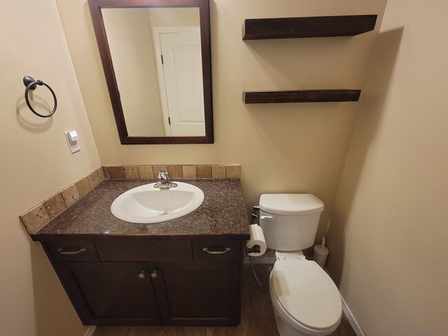 Building Photo - Gorgeous 5 bedroom in Quiet Kennewick Neig...