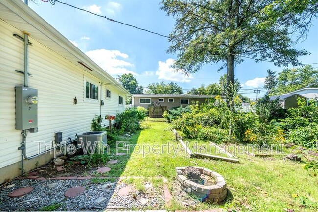 Building Photo - 1225 Thrush Ln