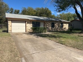 Building Photo - 607 Spoke Dr