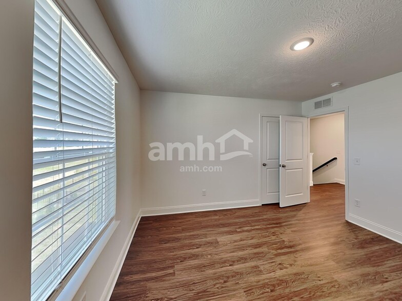 Building Photo - 5953 Hagar Vly Dr