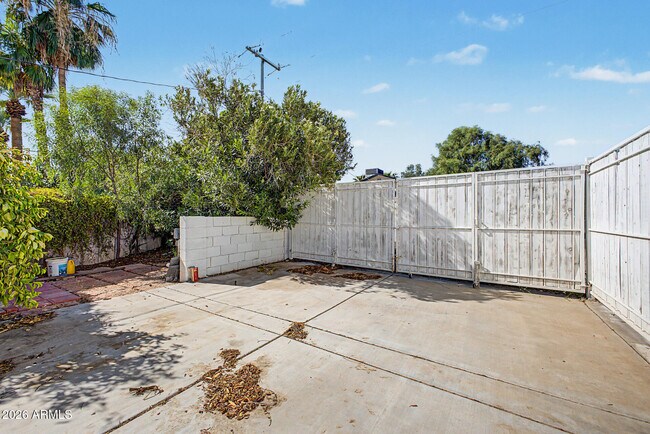 Building Photo - 6732 E 6th St