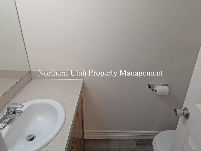 Building Photo - 3 Bed 2.5 Bath HVAC