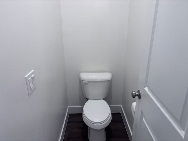 Building Photo - 3 bed | 2.5 bath single story with office