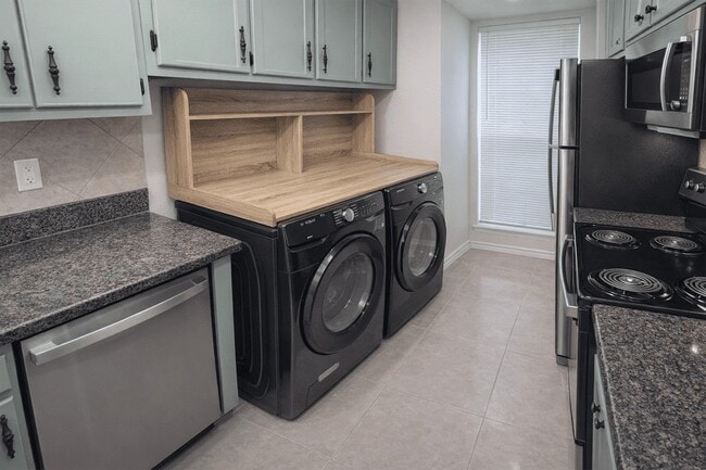 Building Photo - 7827 Leonora St