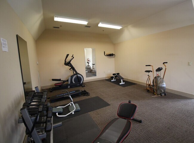 Building Photo - Downtown - Modern Condo minutes from the c...