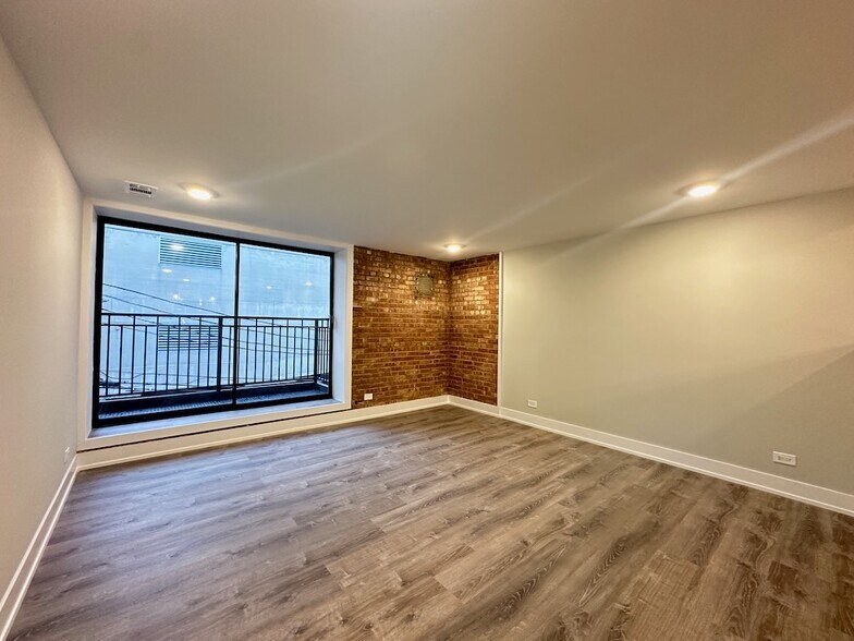 Building Photo - 1225 N LaSalle St