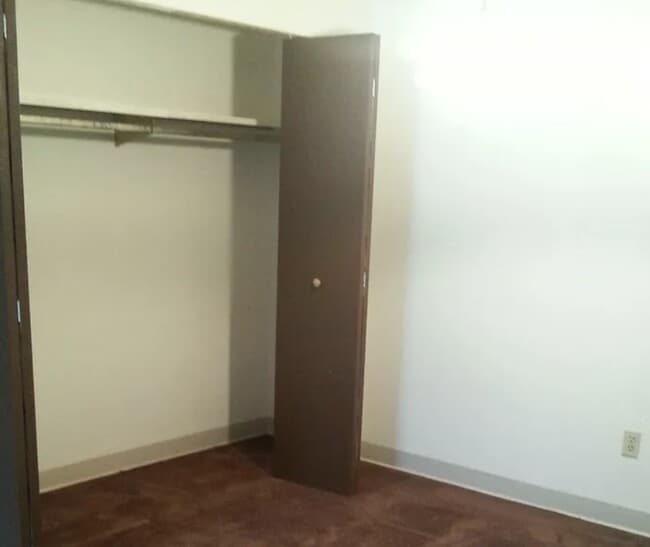 Building Photo - 300 Sand Hill Manor Dr