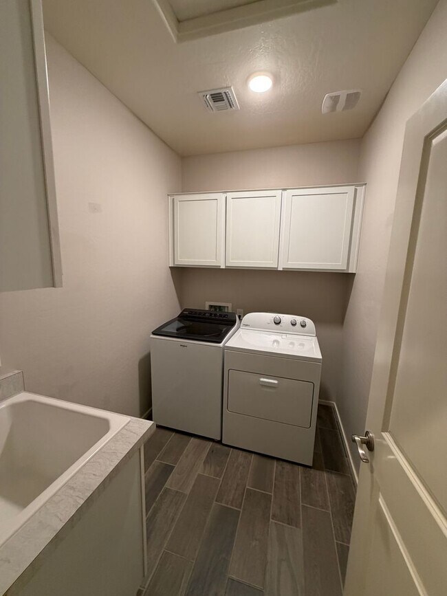 Building Photo - Three Bedroom Two Bath Home with A Den