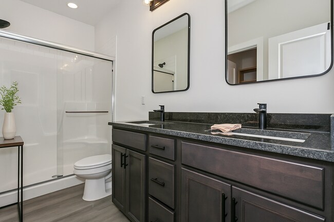 Building Photo - 5121/23 S Chase Ave