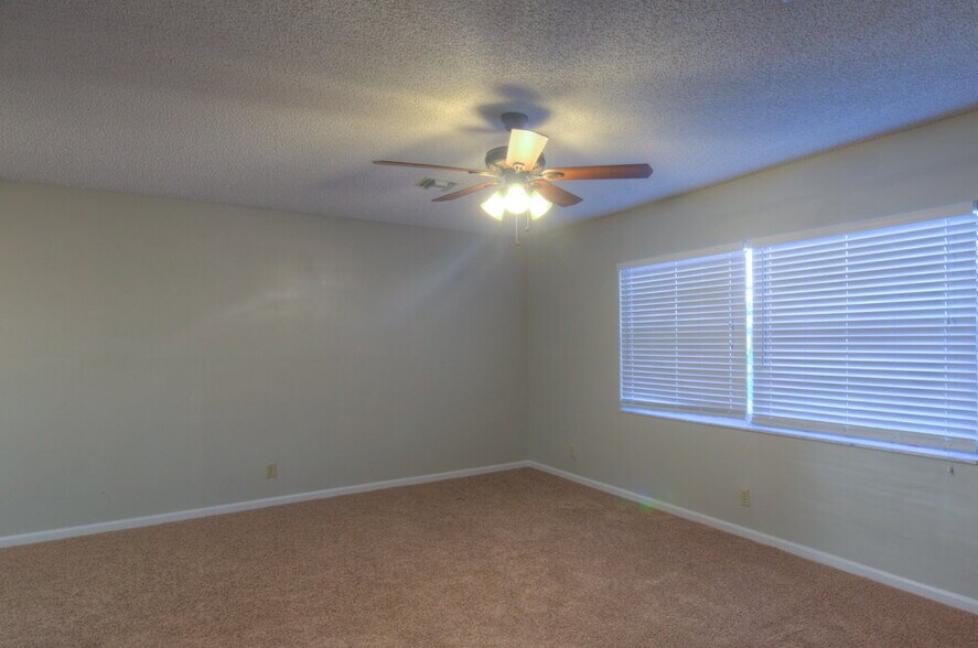 Building Photo - 138 Dove Cir