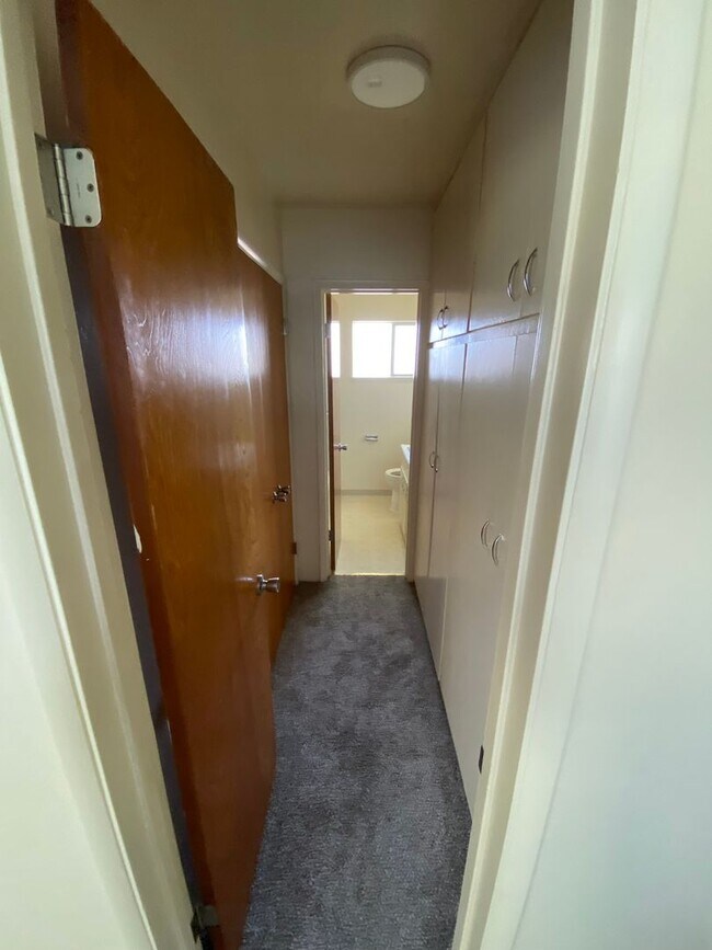 Building Photo - Cute studio for rent in Visalia