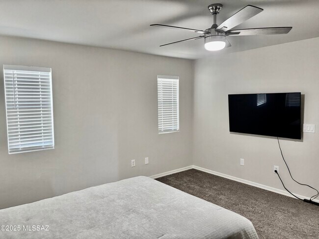 Building Photo - 2732 N Neruda Ln