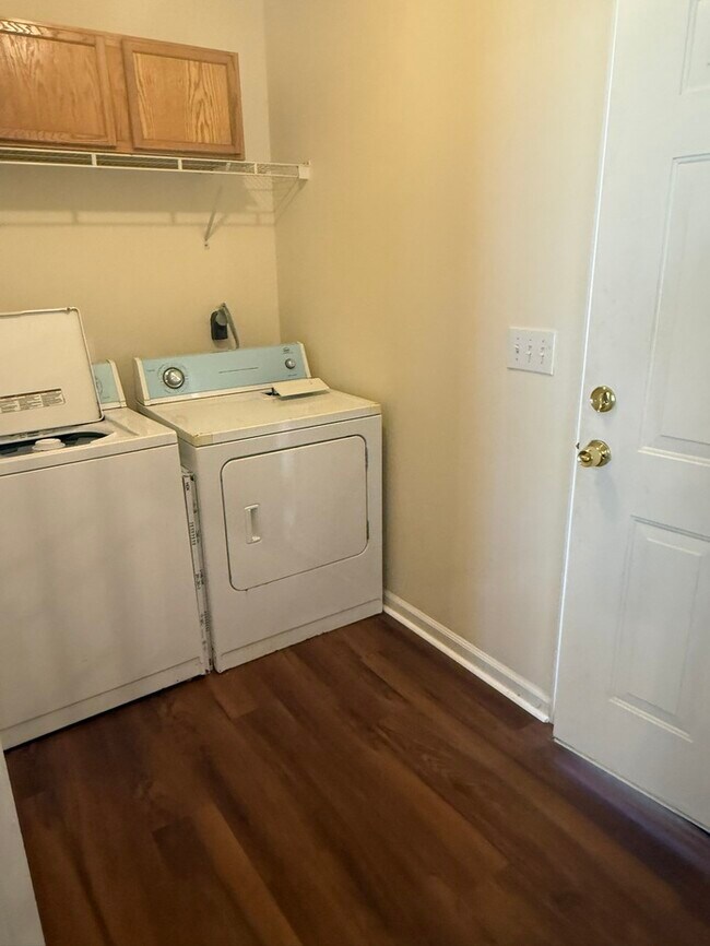 Building Photo - Newly renovated ranch home