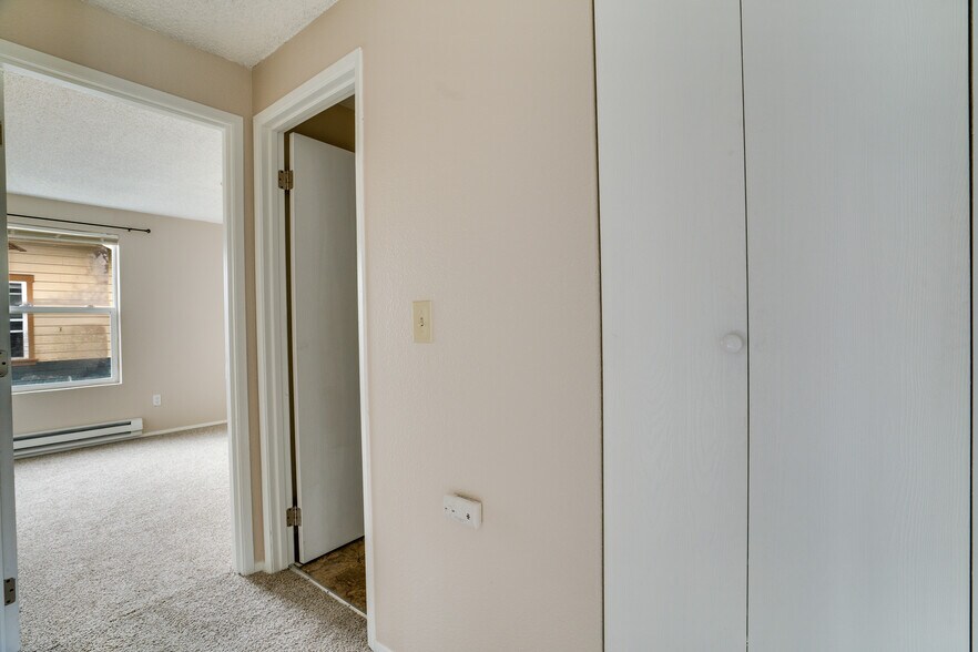 Building Photo - 2412 S I St