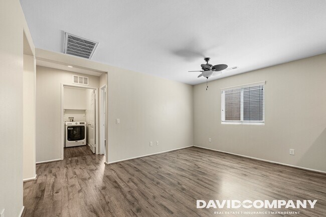 Building Photo - 1105 N Yucca Ave