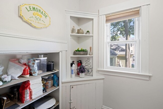 Building Photo - 2713 Garfield Ave