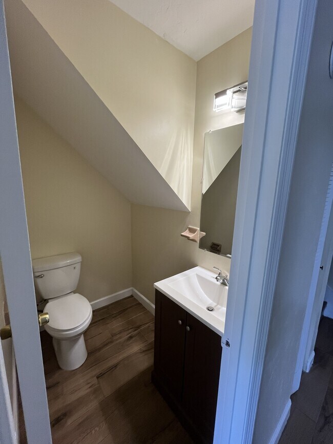 Building Photo - 7214 SW 44th Pl