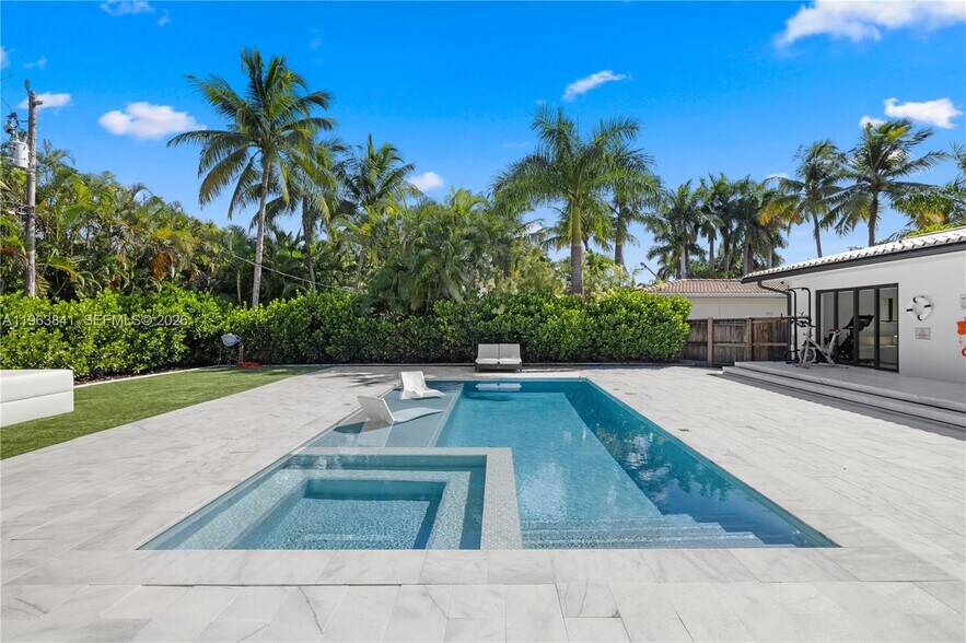 Building Photo - 1117 Adams St