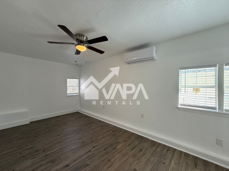 Building Photo - 4847 Featherock Dr
