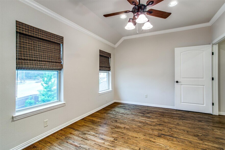 Building Photo - 1805 Castle Ct